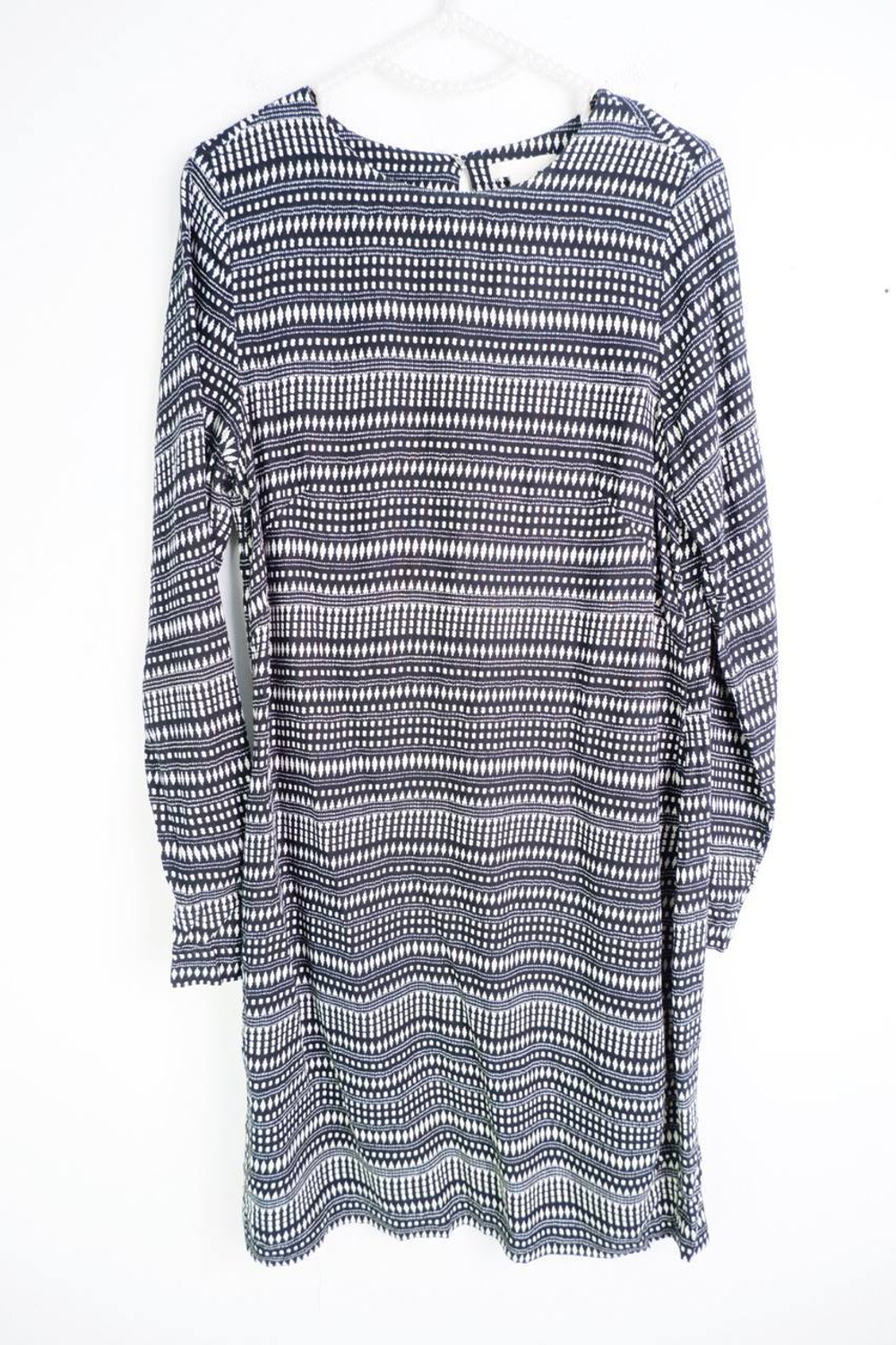 Платье H&M с мелким орнаментом, маркировка 36, визуально на 42 размер