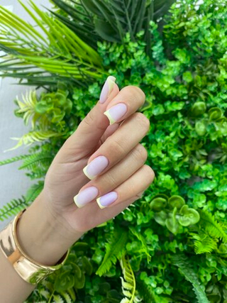 Маникюр с однотонным покрытием