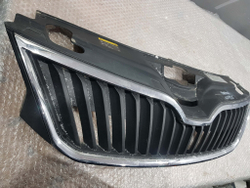 Решетка радиатора Skoda Rapid 1 12-20 Б/У Оригинал 5ja853668
