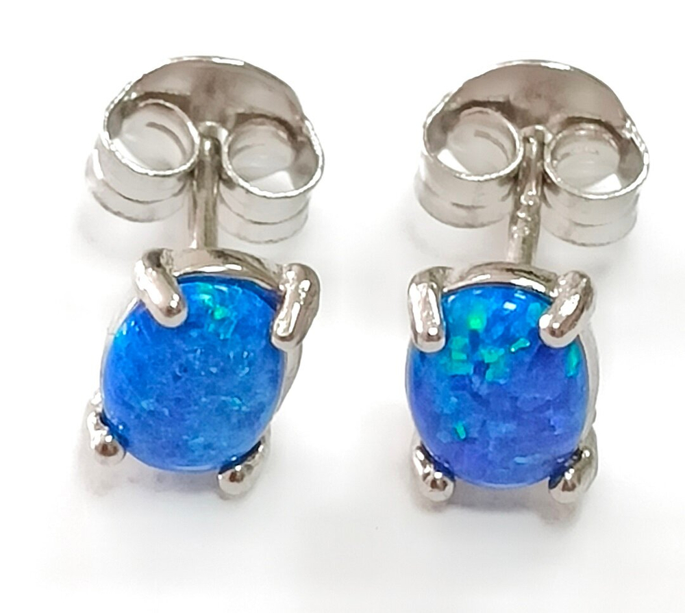 Серьги-пусеты с опалом из серебра