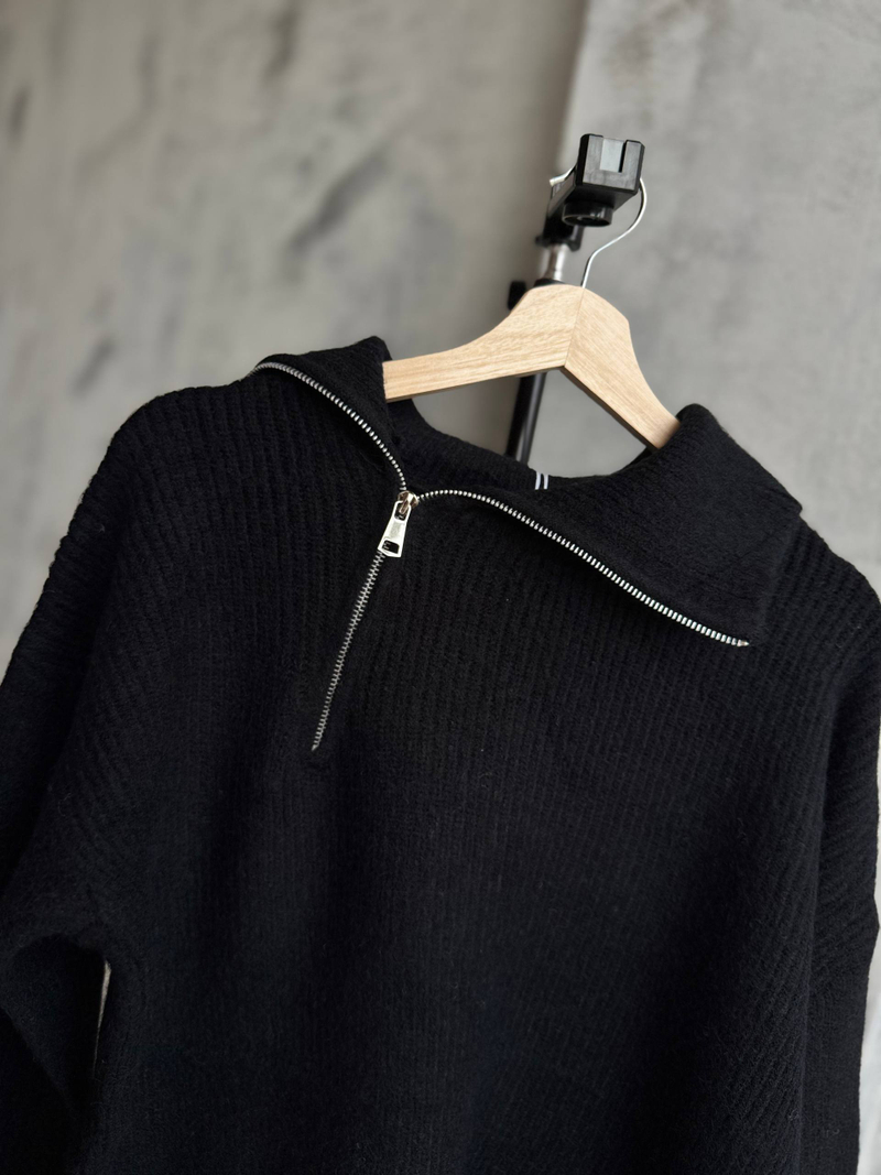 Свитер жен. 935 чер.