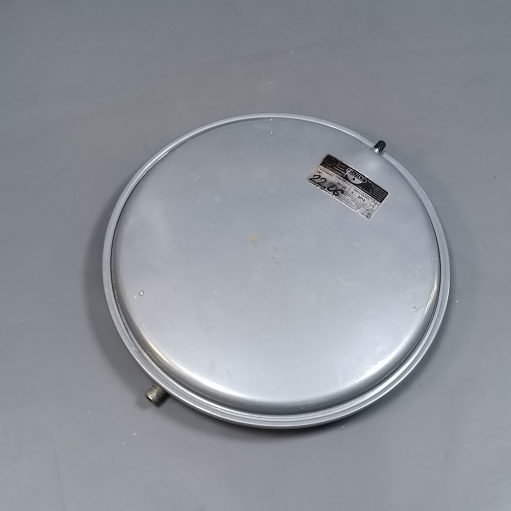 Б/У Расширительный бак для котлов ARISTON, Bosch, Buderus, Oazis, Ferroli 8 литров 3/8"