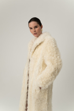 Длинная молочная шуба