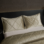 Велюровое покрывало в клетку и две наволочки OVL031