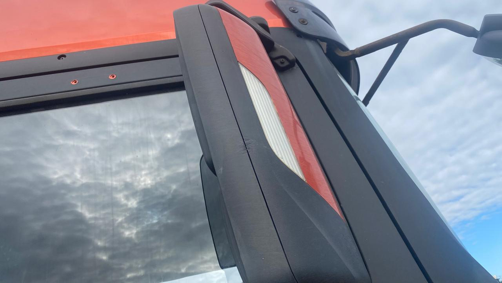 Shacman (Shaanxi) SX* 6x4 Седельный тягач SX42584V324 (Дизельный, 11,6 л, 423 л.с., МТ)