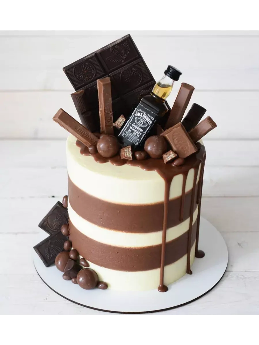 Шоколадная фигурка "Бутылка с сахарной этикеткой"