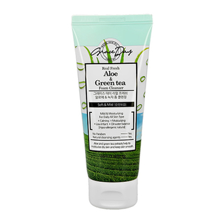 Пенка для умывания с экстрактами алоэ и зеленого чая GRACE DAY Aloe&Green Tea Foam Cleansing 100 мл