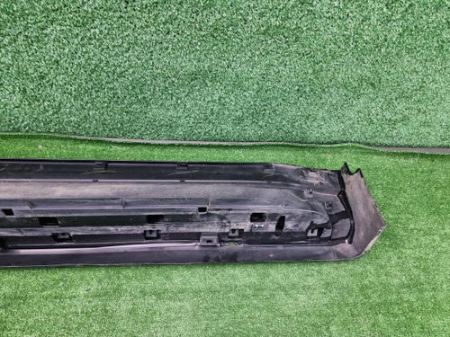 Накладка порога правая Toyota Land Cruiser 300 (2021-н.в.)