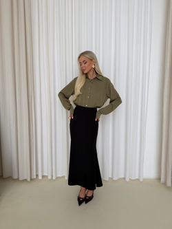 Блуза из атласа олива