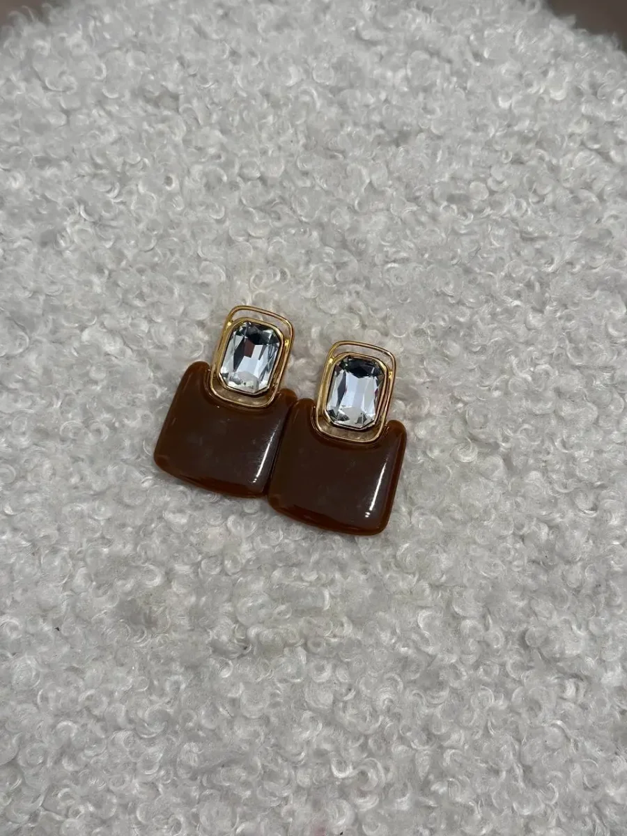 Серьги с камнем и коричневым литьем