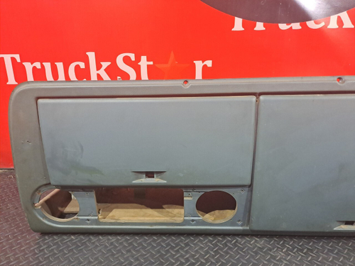 Передняя панель салона