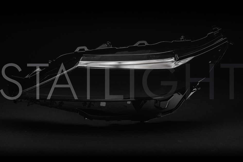 Правое стекло фары Toyota Camry XV70 рест 2017-2020