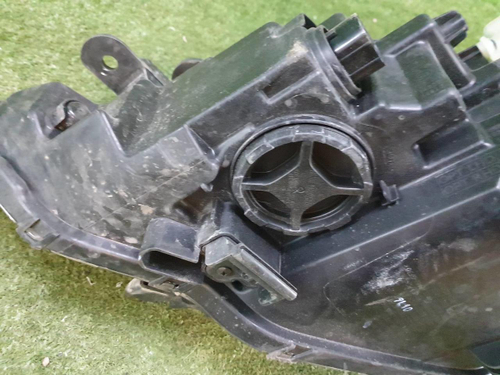 Битая Фара правая Genesis G70 (2017-2021) LED