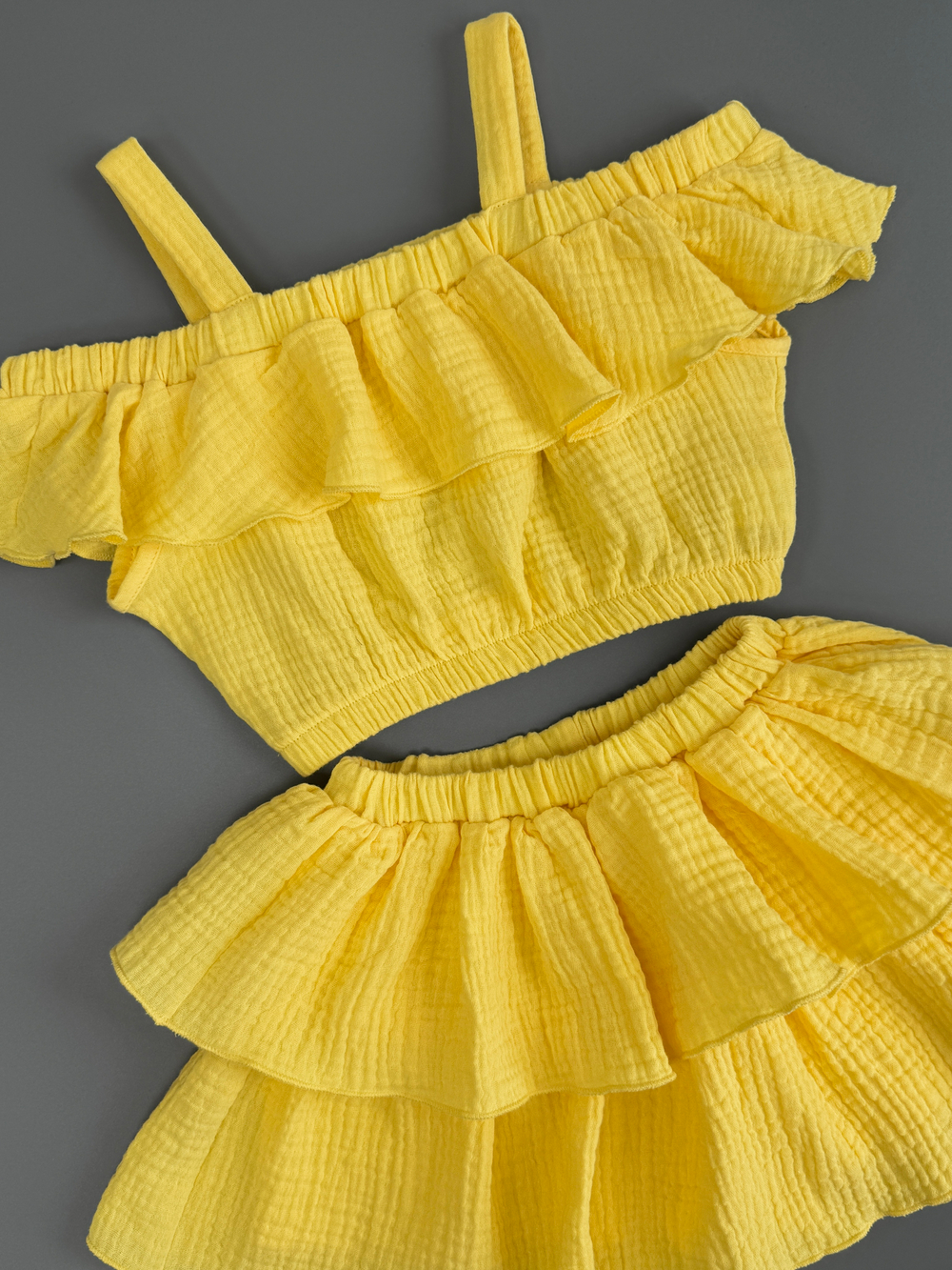 Костюм из муслина топ и юбка-шорты, желтый