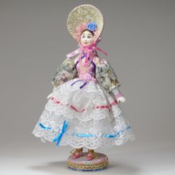 Нежная Барышня - кукла на подставке