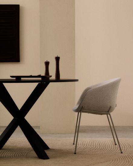 Стул Yvette из бежевого шенилла и стальными ножками бежевого цвета