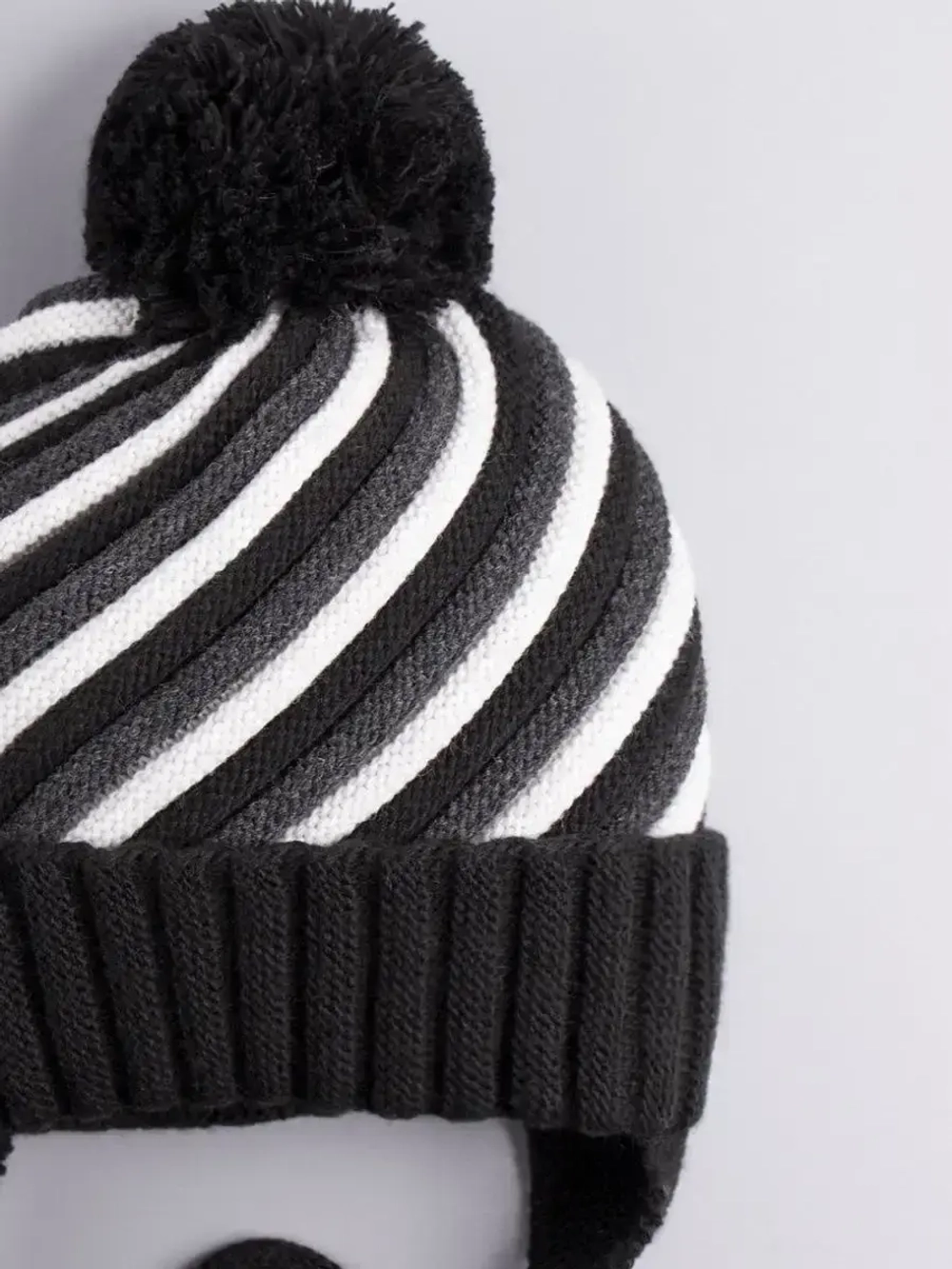 Шапка вязаная зимняя для детей