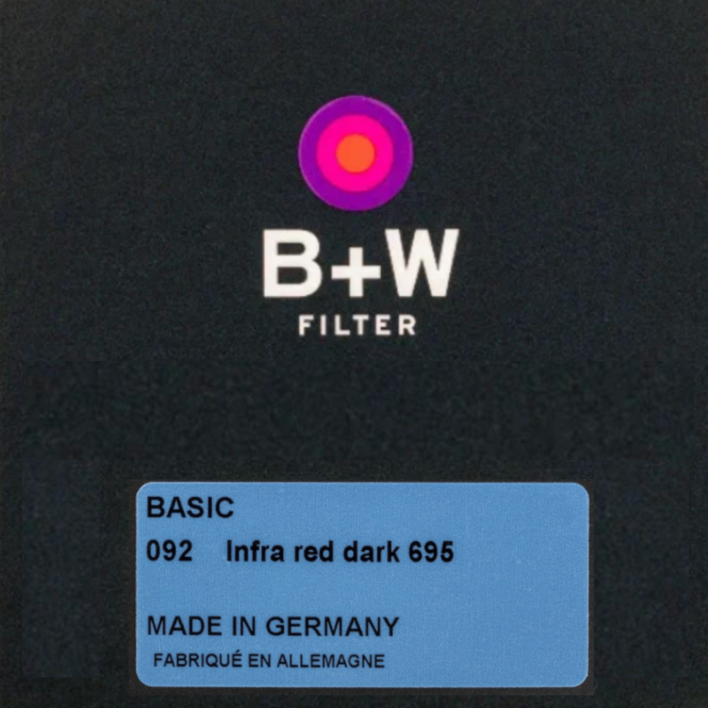 B+W BASIC 092 IR Black Red 695 77mm. Светофильтр инфракрасный для фотосъёмки