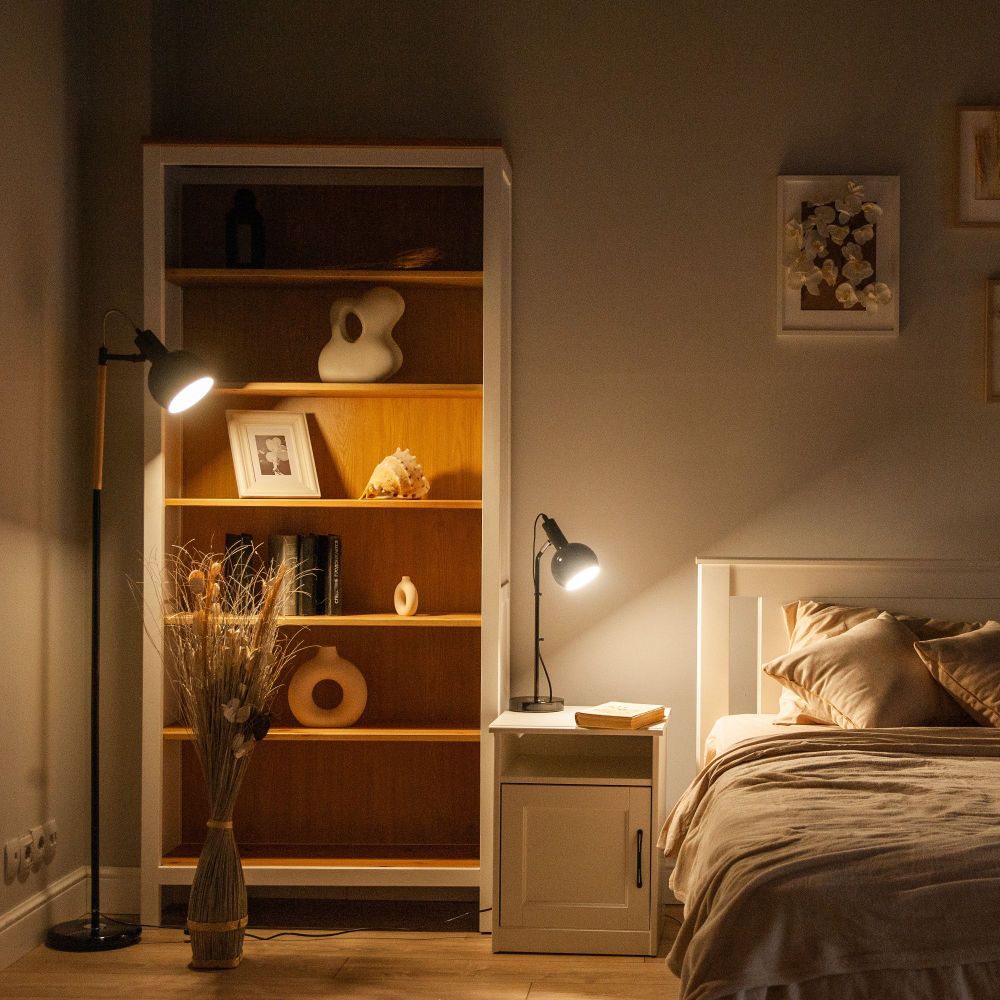 UML-T702 E14 BLACK Торшер напольный под лампу Е14. 60W. с регулировкой наклона. Механический выключатель. Черный. ТМ Uniel