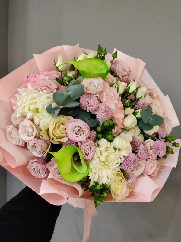 Интересный букет с каллами и гортензией Интересный букет с каллами и гортензией