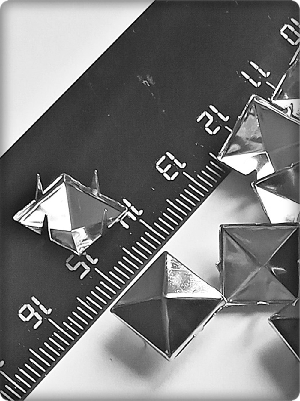 Клепки "Пирамидка" 12х12мм с цапами для декора сумок, браслетов, рюкзаков, кепок.