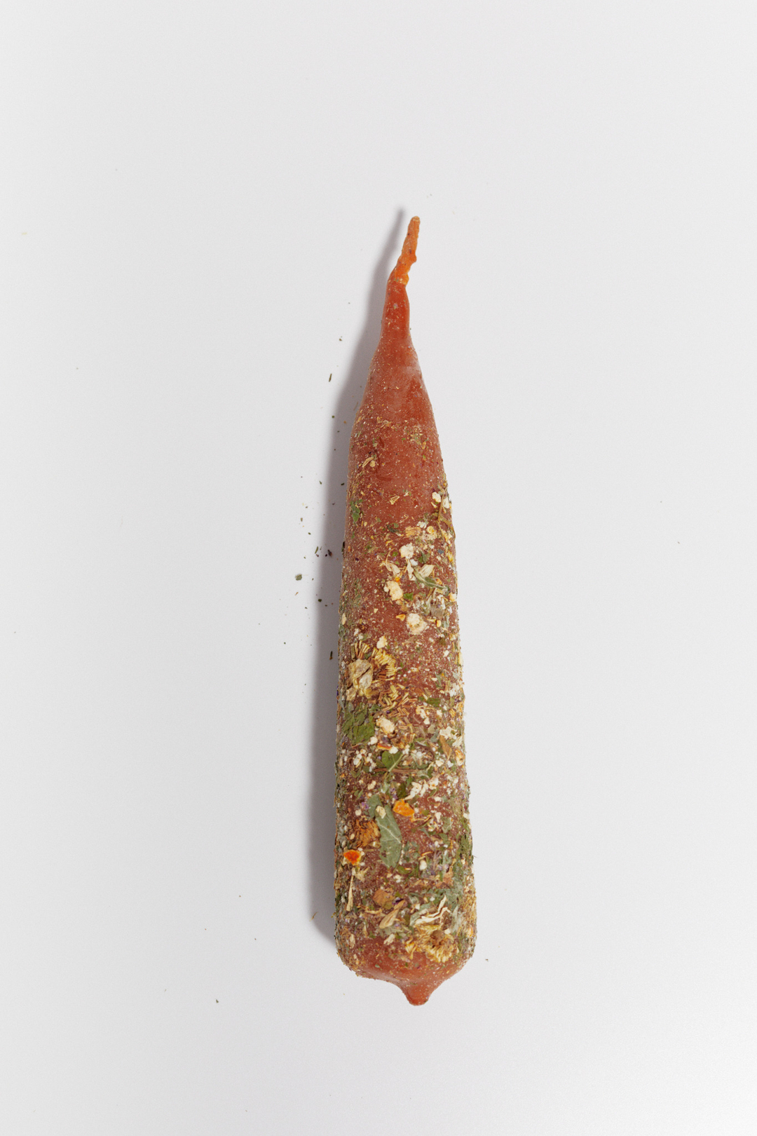 Крупная оранжевая конусная свеча