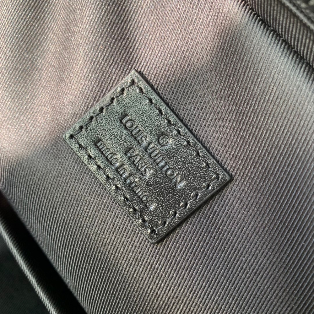 Louis Vuitton Avenue NM Slingbag