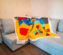 Плед "Миро", по мотивам литографии, созданной на камне каталонским художником сюрреалистом Жоаном Миро