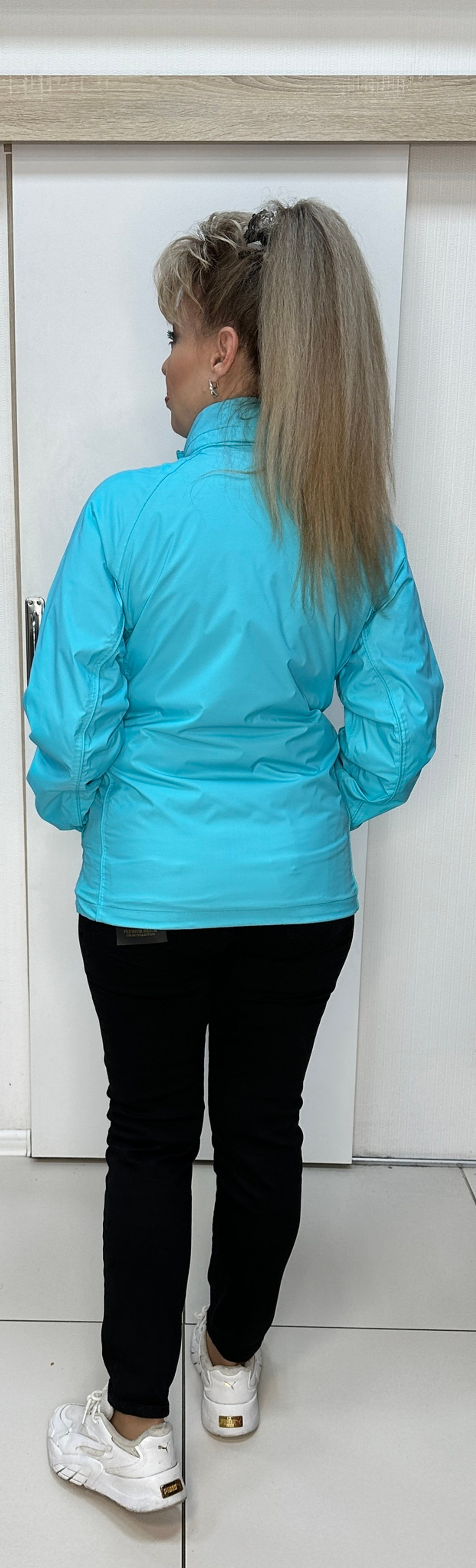Бирюзовая короткая куртка