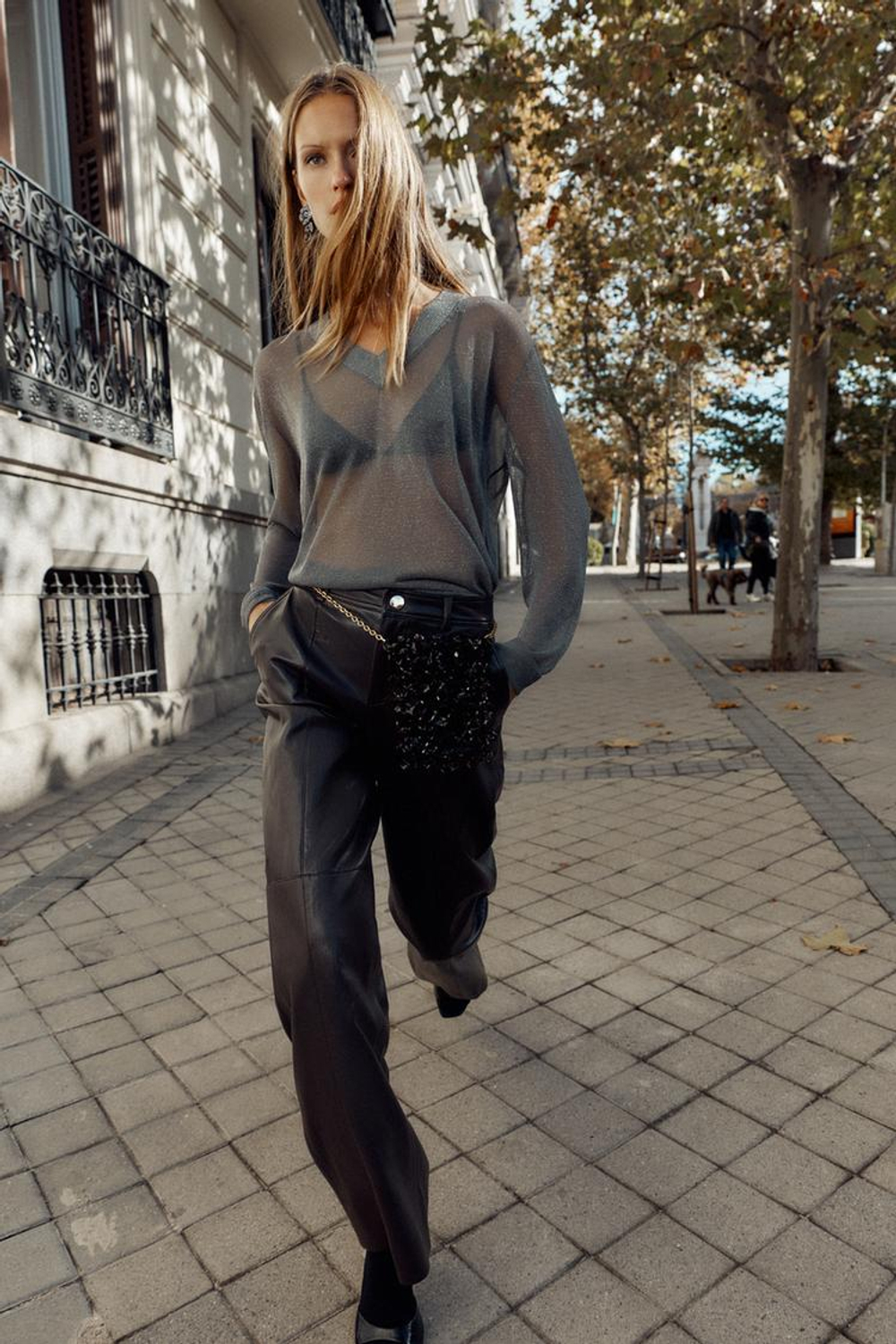 ZARA СВИТЕР ОВЕРСАЙЗ ИЗ МЕТАЛЛИЗИРОВАННОЙ НИТИ, СЕРЫЙ