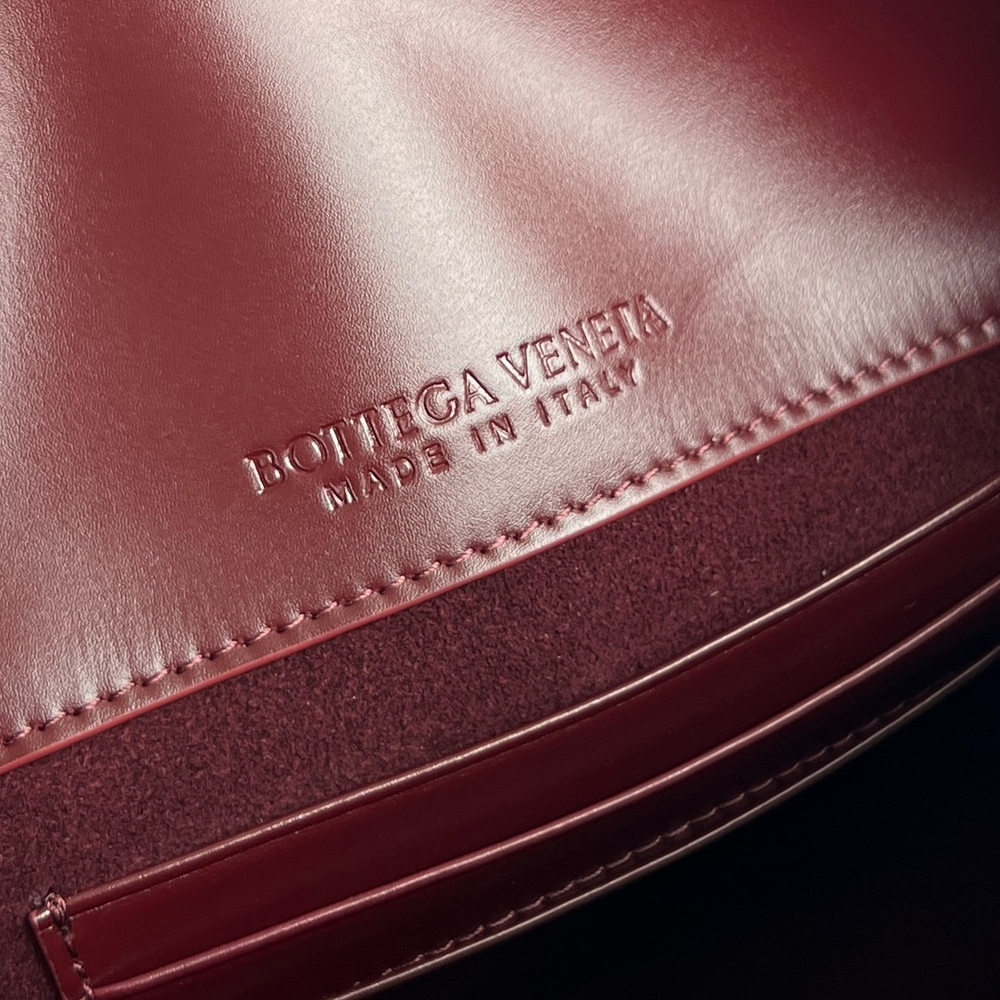 Bottega Veneta Baby Liberta 24 cm