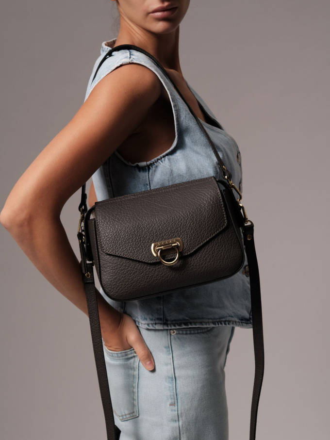 Сумка кожаная через плечо темно-зеленая