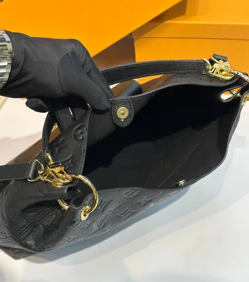 Сумка Louis Vuitton Hobo Metis