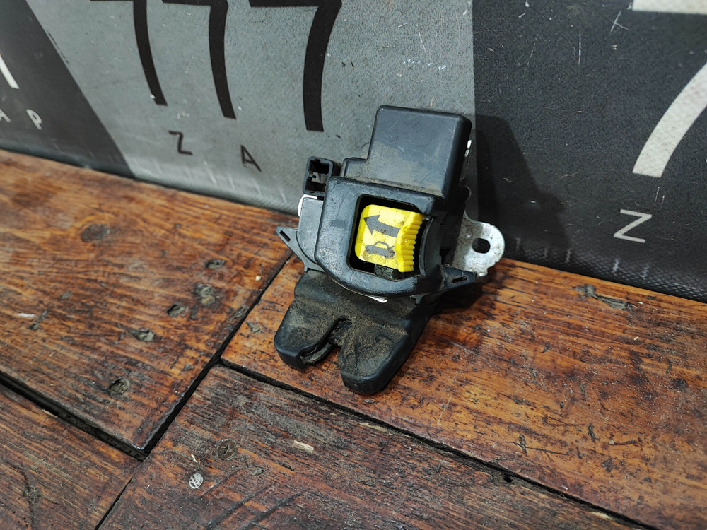 Замок крышки багажника Kia Rio 4 (FB) 17-нв Б/У Оригинал 81230H0030