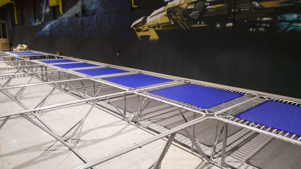 Модуль: рама батута 3х3 метра с опорами, "коммерческой" батутной сеткой и комплектом спортивных пружин ― для составления в батутную арену