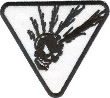 Нашивка Череп панка (белый фон)