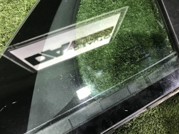 Форточка двери передняя левая Porsche Macan (2014-н.в.)