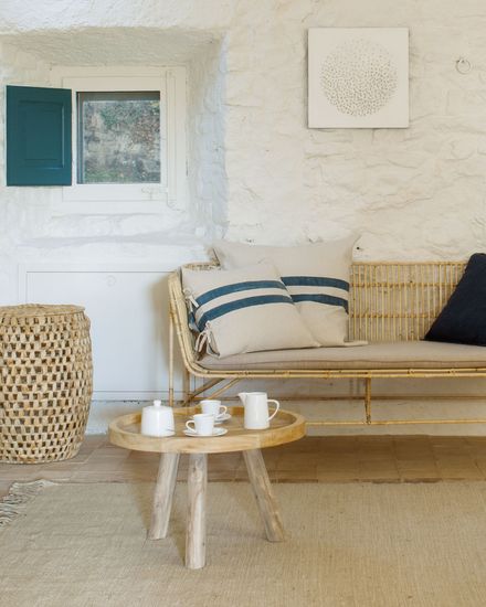 Кофейный столик Glenda из массива тика Ø 55 см