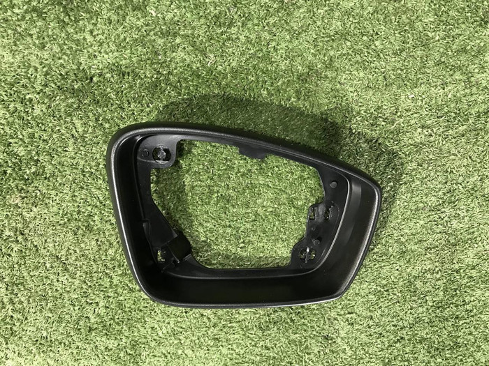 Рамка зеркала правая VW Polo sedan (2010-2020)