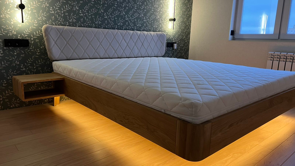 Кровать парящая дубовая Батерфляй + две интегрированные тумбочки