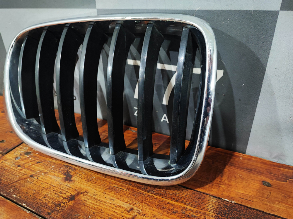 Решетка радиатора правая BMW X3 (F25) 14-17 Б/У Оригинал 51117338572