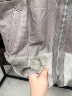 Жилет из натуральной овчины. С капюшоном, 56 Размер