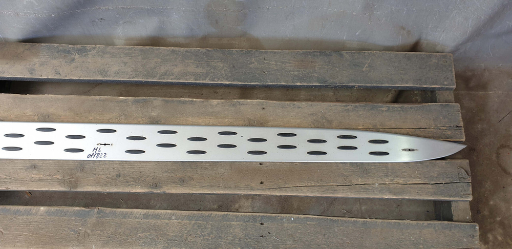 Накладка подножки левой Mercedes GLE (W166) 11-18 Б/У Оригинал A1666980348