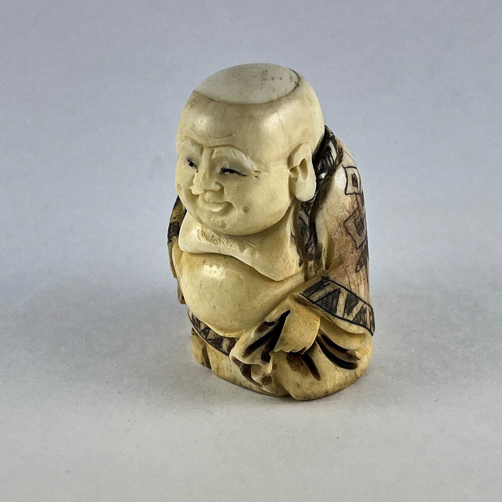 Статуэтка нэцкэ Хотей на удачу