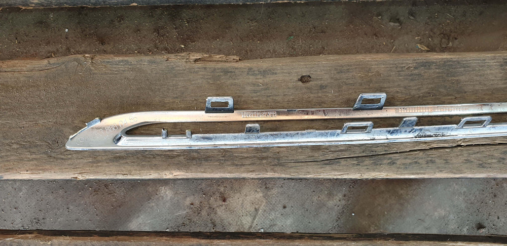 Молдинг решетки радиатора Mercedes GLC (X253) 15-19 Б/У Оригинал A2538880485