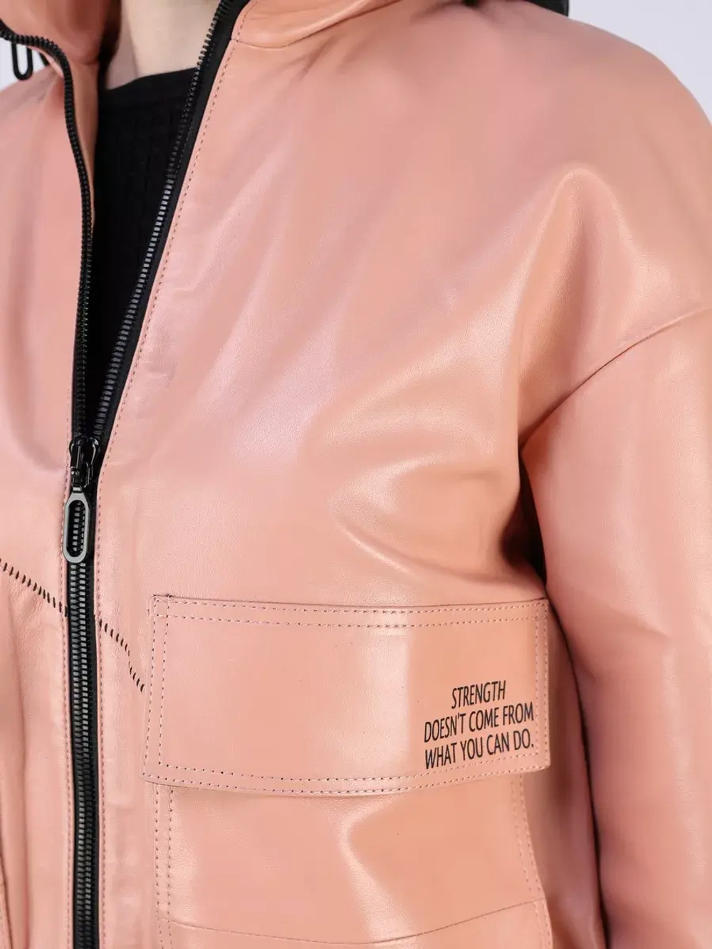 Кожаная куртка демисезонная с капюшоном