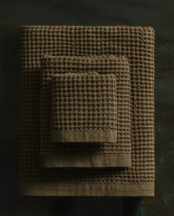 ZARA HOME ВАФЕЛЬНОЕ БАННОЕ ПОЛОТЕНЦЕ, ТЕМНЫЙ ХАКИ