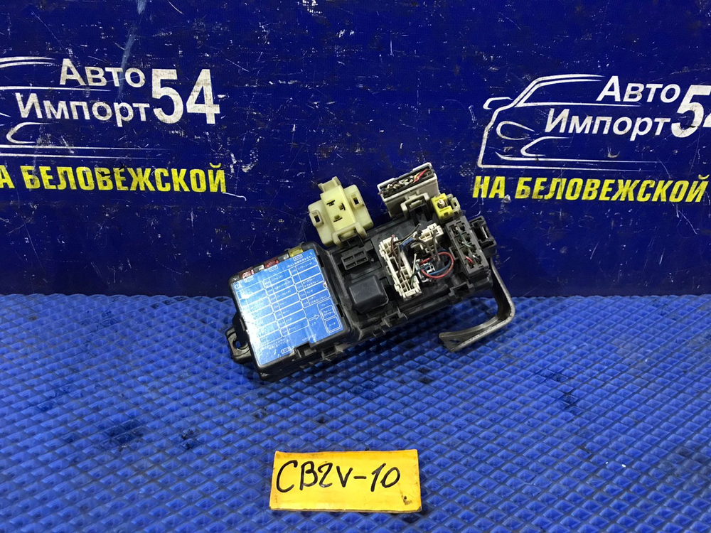 Блок предохранителей салонный MITSUBISHI LIBERO 1999