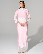 Блуза из премиальной костюмной ткани с отделкой кружевом ручной работы