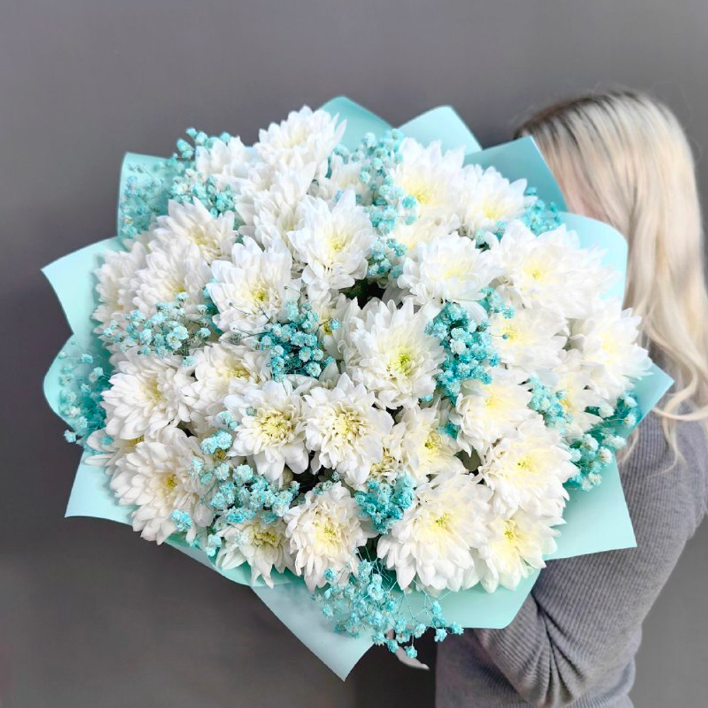 Букет из 9 кустовых хризантем сорта "BALTICA" и гипсофилы цвета "TIFFANY"